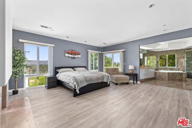 22449 Cass Avenue, Woodland Hills CA: https://media.crmls.org/mediaz/0e814bc4-b8f9-4135-a872-dccb01bcfccf.jpg