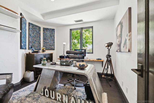 5653 Linea Del Cielo, Rancho Santa Fe CA: https://media.crmls.org/mediaz/0e8218aa-19df-4bcf-af31-ea0fc4da7bc0.jpg