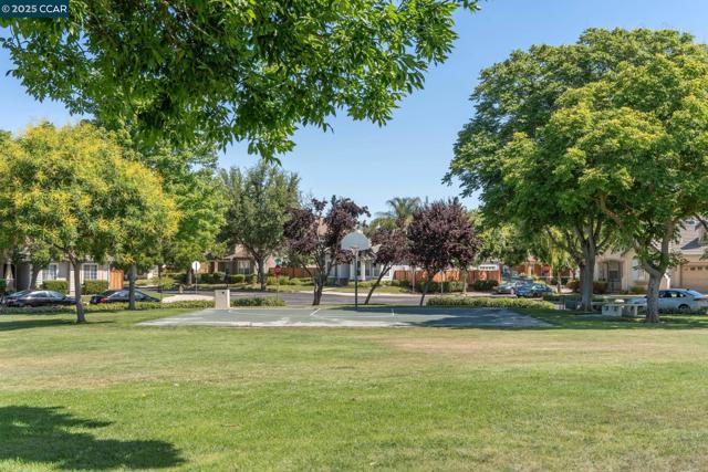 3075 Shiles Loop, Brentwood CA: https://media.crmls.org/mediaz/0e8273c8-11bb-479b-9a64-fd87de4f4ad1.jpg