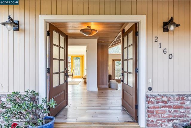 2160 Ridgewood Rd, Alamo CA: https://media.crmls.org/mediaz/0e82a1e6-ac44-4114-9bb7-62e0cf947b4d.jpg