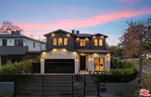 4453 Gentry Avenue, Valley Village CA: https://media.crmls.org/mediaz/0e82b32a-80ec-4ccd-8080-0842b2114e99.jpg