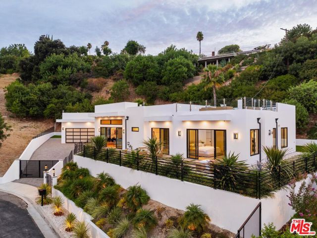 4637 Dunas Lane, Tarzana CA: https://media.crmls.org/mediaz/0e82e0e5-1aaf-480a-9f5e-e1b8d0ea1456.jpg
