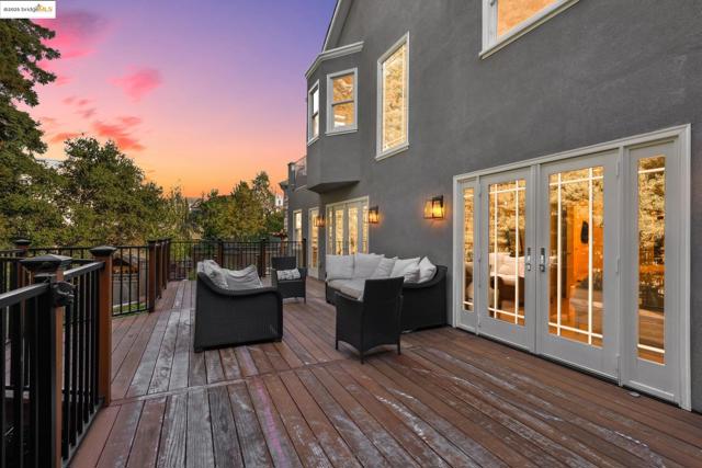 946 Alma Pl, Oakland CA: https://media.crmls.org/mediaz/0e830a22-5cc8-4c2c-829f-82503202b8e1.jpg