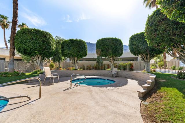 877 E Arenas Road, Palm Springs CA: https://media.crmls.org/mediaz/0e830fa5-e978-46ca-8ad2-42ab6e7aa083.jpg