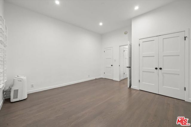 1218 N La Cienega Boulevard, West Hollywood CA: https://media.crmls.org/mediaz/0e832b69-537c-4571-ae07-3ba91d81b68e.jpg