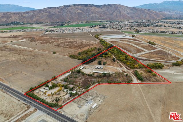 805 N Sanderson Avenue, San Jacinto CA: https://media.crmls.org/mediaz/0e837502-5521-4e51-9a27-8112b2005f38.jpg