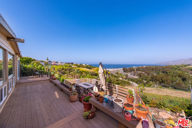 29500 Heathercliff Road, Malibu CA: https://media.crmls.org/mediaz/0e83c7b6-0212-4bf8-b54a-f1bf29b74c1b.jpg