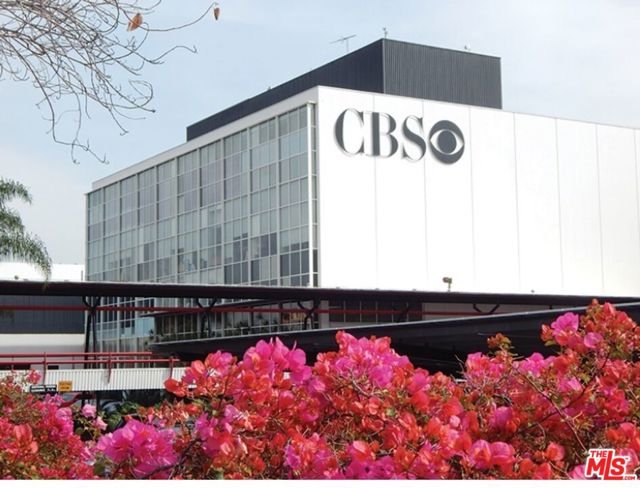 1280 S Sycamore Avenue, Los Angeles CA: https://media.crmls.org/mediaz/0e83e934-57e0-4fa2-865e-345a50b3c2d9.jpg