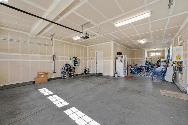 1589 Friendly St, Manteca CA: https://media.crmls.org/mediaz/0e843197-4ce9-4eb2-94a3-0d5f9a984b28.jpg