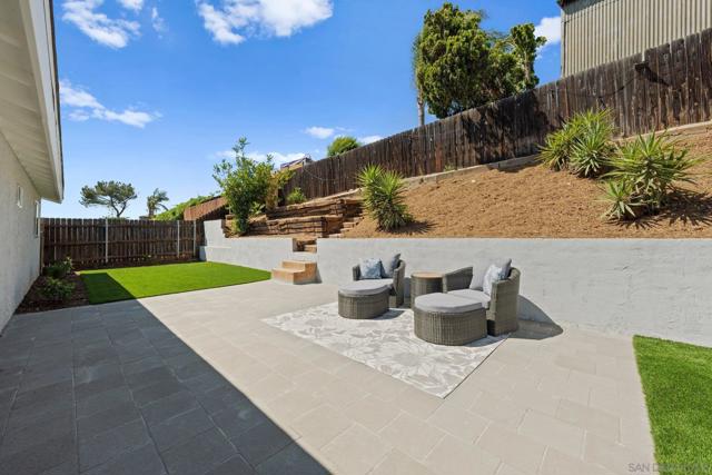 9117 Heatherdale St, Santee CA: https://media.crmls.org/mediaz/0e844bd1-9a79-4d17-b8e7-9780587c99c7.jpg