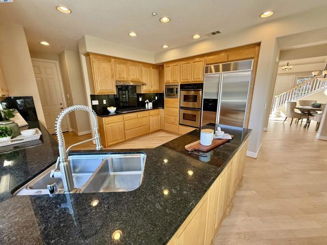 752 Barleta Ln, Livermore CA: https://media.crmls.org/mediaz/0e84aa73-63d2-47f6-96dc-0763b5936ac3.jpg