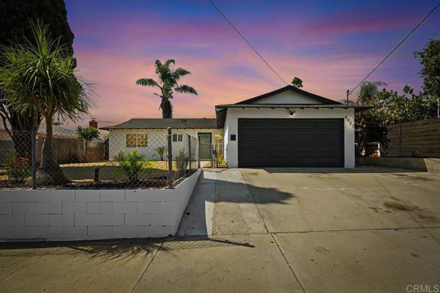 Detail Gallery Image 1 of 26 For 4927 Luna Drive, Oceanside,  CA 92057 - 4 Beds | 2 Baths