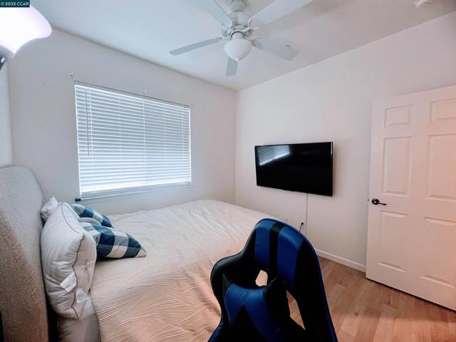 430 Chestnut Street, Brentwood CA: https://media.crmls.org/mediaz/0e84f03e-48b0-48cb-b3c8-679b4c52686f.jpg