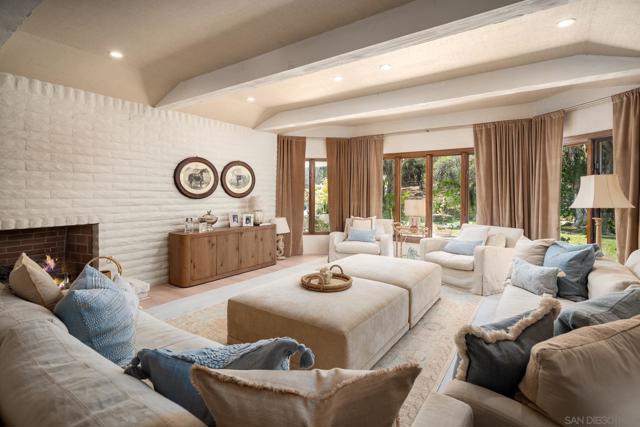 17310 Calle Mayor, Rancho Santa Fe CA: https://media.crmls.org/mediaz/0e854c60-7911-43ac-8609-e7cf6aa2659b.jpg