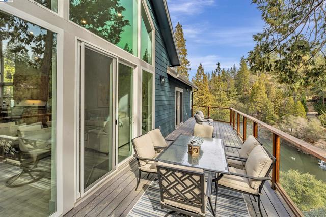 20244 Lower Skyridge Dr, Groveland CA: https://media.crmls.org/mediaz/0e856298-12e5-492b-b446-69f8af26a9e2.jpg