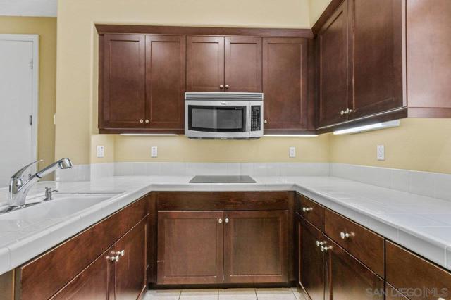 2957 Ranch Gate Rd, Chula Vista CA: https://media.crmls.org/mediaz/0e868652-a21b-480e-8fcd-68eefe0efeda.jpg