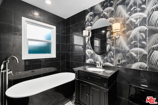 5013 Auckland Avenue, Toluca Lake CA: https://media.crmls.org/mediaz/0e872524-0d04-422a-88e6-c2234b93ac7b.jpg