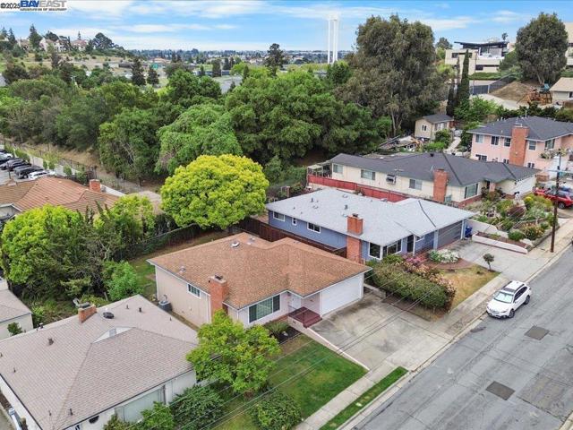 2457 San Carlos Ave, Castro Valley CA: https://media.crmls.org/mediaz/0e87364b-484d-4ac4-841b-71a27cf9353b.jpg