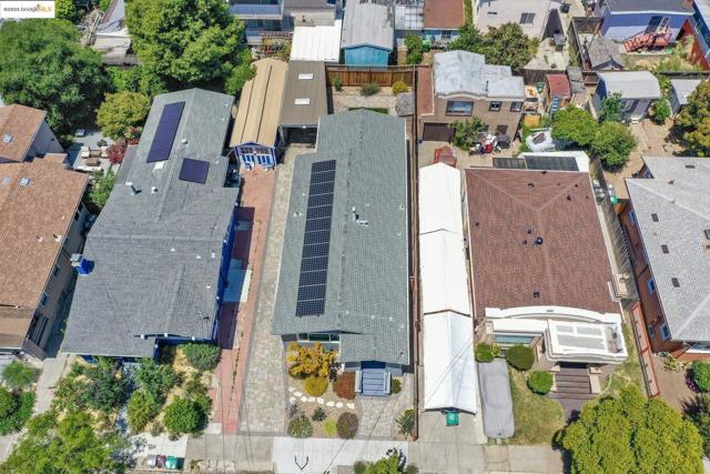 3671 38th Ave, Oakland CA: https://media.crmls.org/mediaz/0e87a775-f2f9-4026-834f-4607421f77f2.jpg