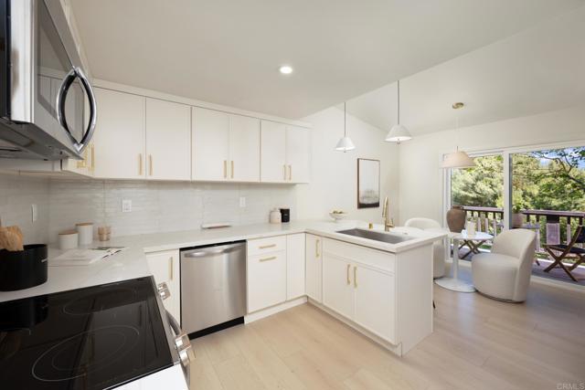 Detail Gallery Image 16 of 34 For 45 Oaktree Ln, Rolling Hills Estates,  CA 90274 - 4 Beds | 3 Baths