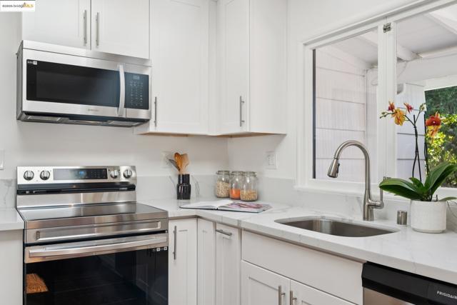 16 Muir Way, Berkeley CA: https://media.crmls.org/mediaz/0e883fab-5a8c-4472-8175-aa9963727676.jpg