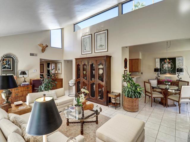 2371 Via Sonoma, Palm Springs CA: https://media.crmls.org/mediaz/0e885ec2-4b8d-496d-94cb-774bed72706d.jpg