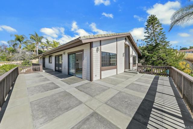 Detail Gallery Image 8 of 61 For 1515 Monte Vista Dr, Vista,  CA 92084 - 4 Beds | 2/1 Baths