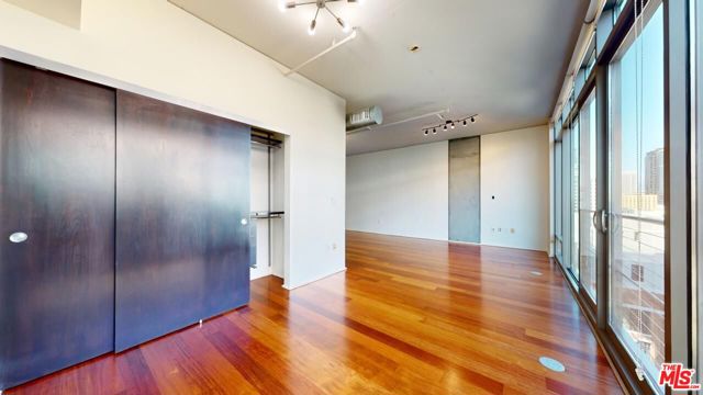 1100 Hope Street, Los Angeles, California 90015, 1 Bedroom Bedrooms, ,1 BathroomBathrooms,Condominium,For Sale,Hope,24402485