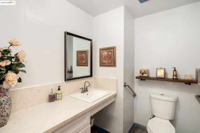 18905 Standish Ave, Hayward CA: https://media.crmls.org/mediaz/0e8a4f24-7720-4963-8218-1c664d923b8c.jpg