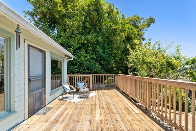 206 Bayview Court, Aptos CA: https://media.crmls.org/mediaz/0e8ab01b-9e02-4ad3-8350-69c90a8aaf5b.jpg