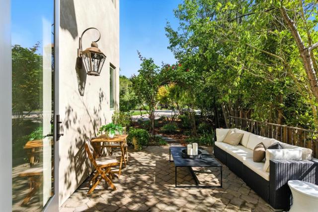 45 Sneckner Court, Menlo Park CA: https://media.crmls.org/mediaz/0e8abc32-b089-4424-8377-13261bec09bb.jpg