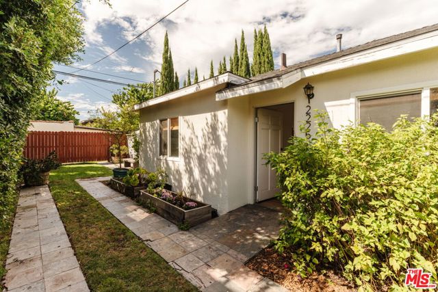 2223 Alsace Avenue photo 26
