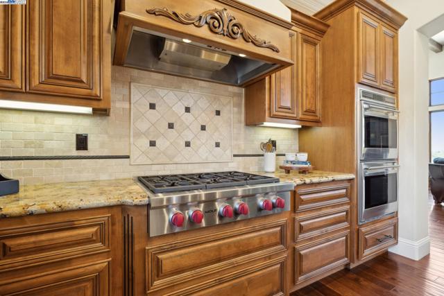 6340 Inspiration Ter, Pleasanton CA: https://media.crmls.org/mediaz/0e8b72a2-9de8-4ec9-ba7a-b7581f3e9fc2.jpg