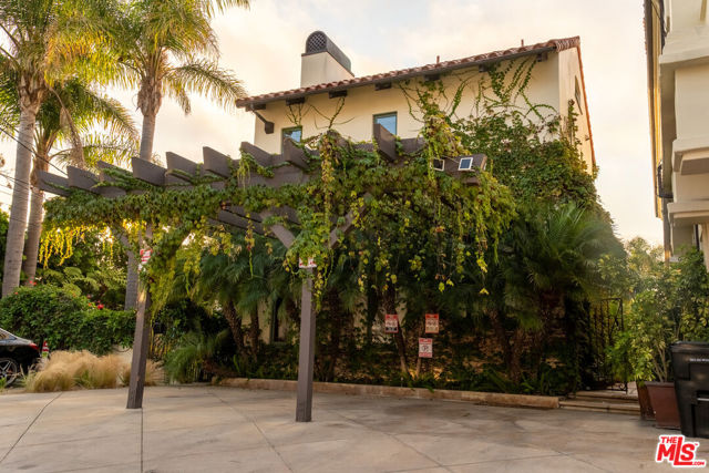 416 Carroll Canal, Venice CA: https://media.crmls.org/mediaz/0e8b963f-3f97-4c47-a493-029388c5d0f7.jpg