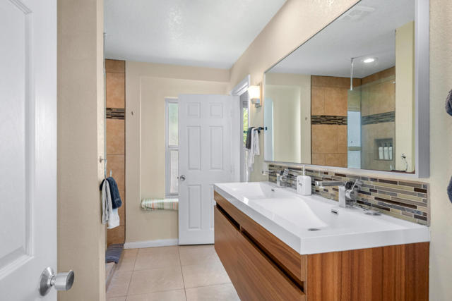 3272 N Mica Drive, Palm Springs CA: https://media.crmls.org/mediaz/0e8c6aa9-492f-4b65-aef9-586691deaae6.jpg