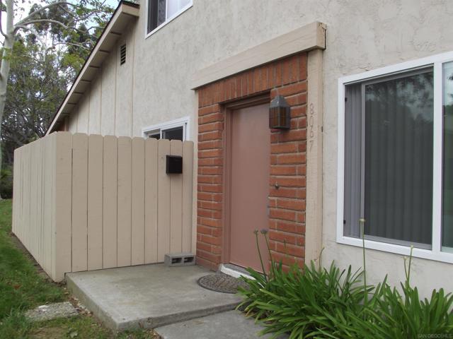 8067 Camino Kiosco, San Diego CA: https://media.crmls.org/mediaz/0e8d0fa8-d68e-41c9-883f-ae45c9128d81.jpg