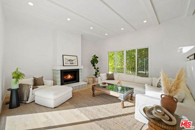 4148 Sunswept Drive, Studio City CA: https://media.crmls.org/mediaz/0e8d28d5-3b4e-4969-aca6-551ea90c2a0a.jpg