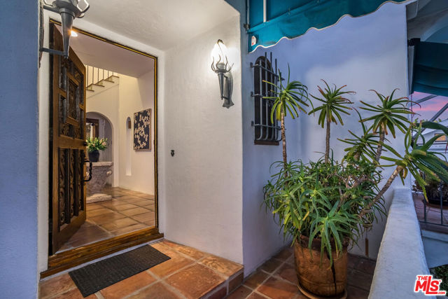 7825 Hillside Avenue, Los Angeles CA: https://media.crmls.org/mediaz/0e8d426f-b857-4ecf-a54b-ae827dd43f17.jpg