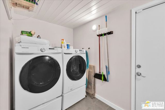 3351 E Paseo Barbara, Palm Springs CA: https://media.crmls.org/mediaz/0e8d4f37-ac8f-4a60-964d-48d08ab6f376.jpg