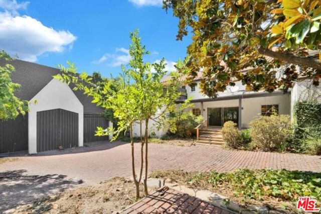 11378 Ovada Place, Los Angeles CA: https://media.crmls.org/mediaz/0e8e65f7-7a25-4702-a5c6-a718ebbe8b56.jpg