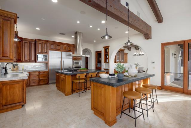 Detail Gallery Image 10 of 31 For 8136 Entrada De Luz, San Diego,  CA 92127 - 5 Beds | 5/2 Baths