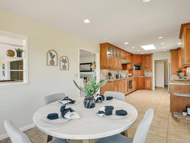 6418 Paseo Delicias, Rancho Santa Fe CA: https://media.crmls.org/mediaz/0e8f15b4-bdf1-4934-b599-bc7870ff3a8a.jpg