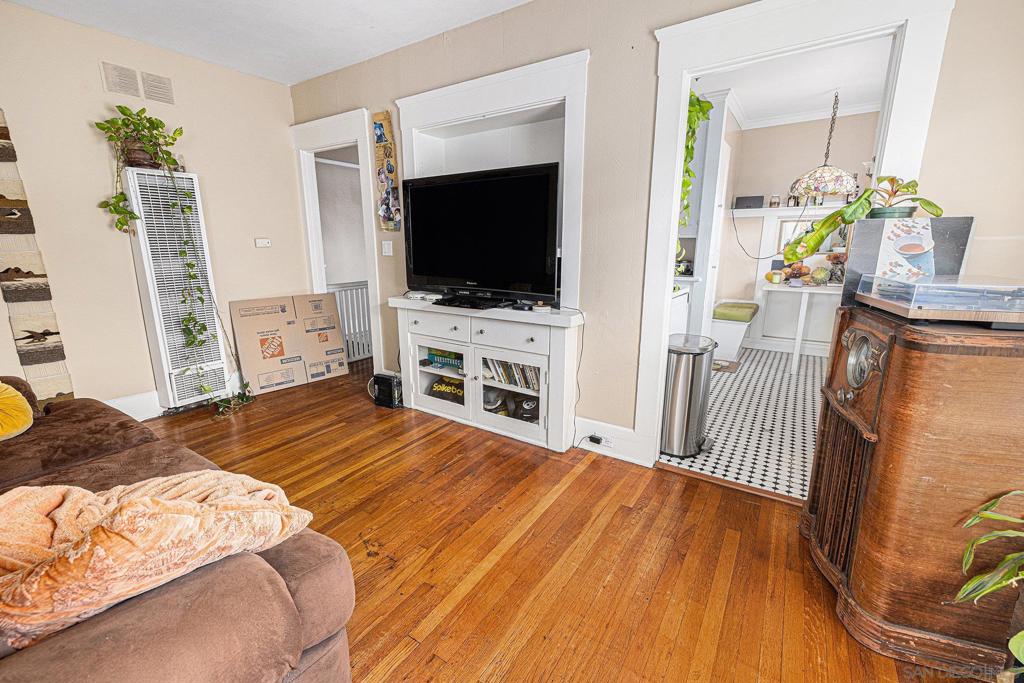 3042 Broadway - photo 8