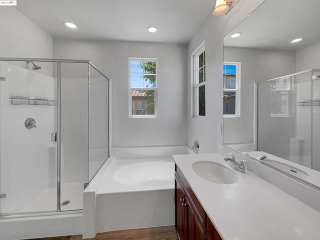 789 King Palm Ln, Brentwood CA: https://media.crmls.org/mediaz/0e8f3553-c6e6-4abf-97c5-a741b2da664d.jpg