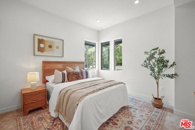 1200 N Orange, West Hollywood CA: https://media.crmls.org/mediaz/0e8f4408-5d82-4478-b6f8-c6ac265c30ac.jpg
