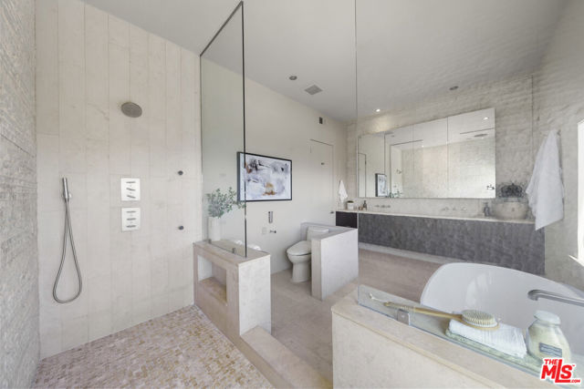 3625 Lowry Road, Los Angeles CA: https://media.crmls.org/mediaz/0e8f7631-6623-4172-98d5-8adce70486eb.jpg