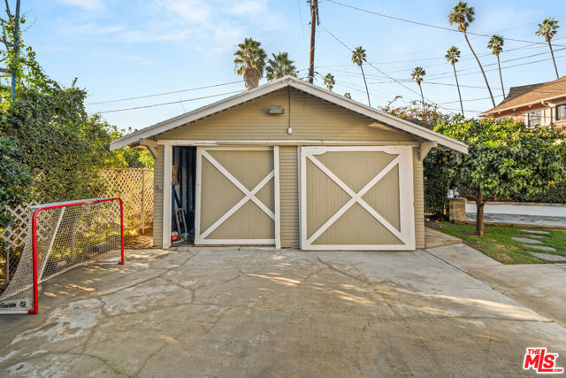 1513 S Victoria Avenue, Los Angeles CA: https://media.crmls.org/mediaz/0e8fe331-de37-4ec3-8b2e-283bea6176d2.jpg