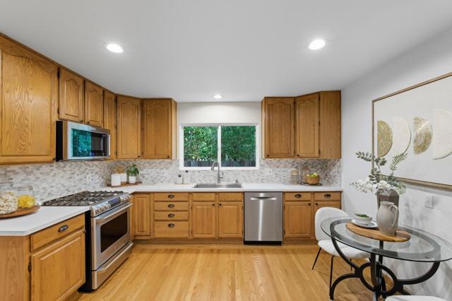 1463 Greenwood Avenue, San Carlos CA: https://media.crmls.org/mediaz/0e90e499-0a4a-45c3-aaf4-3bc0de6f176d.jpg