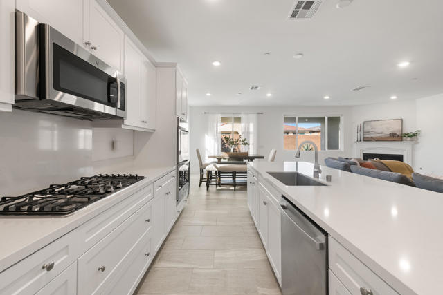 Image 11 of 44 For 40161 Padova Drive