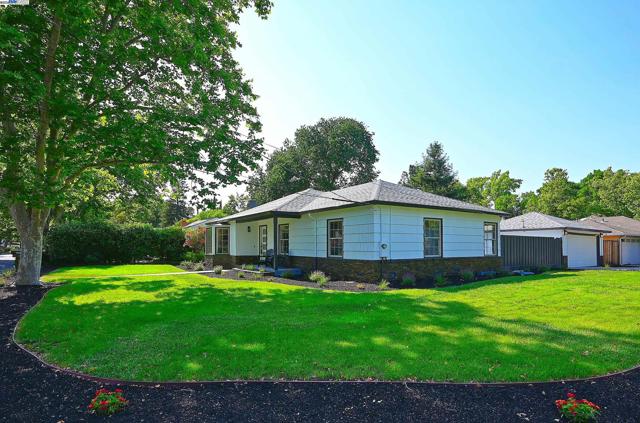 3208 McNutt, Walnut Creek CA: https://media.crmls.org/mediaz/0e913c5d-9fe0-44fe-9e5f-f0cae7b6ed29.jpg